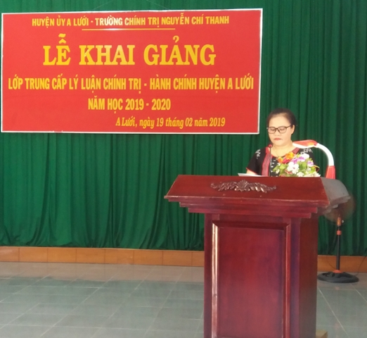 đồng chí Nguyễn Thị Sửu, phát biểu chỉ đạo lớp học